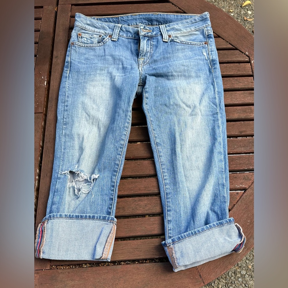 Lucky Brand cropped jeans artfully distressed 6/28